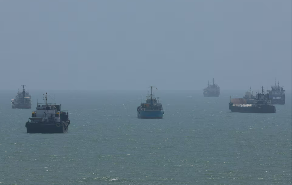 Lưu lượng tàu qua eo biển Hormuz tăng nhẹ