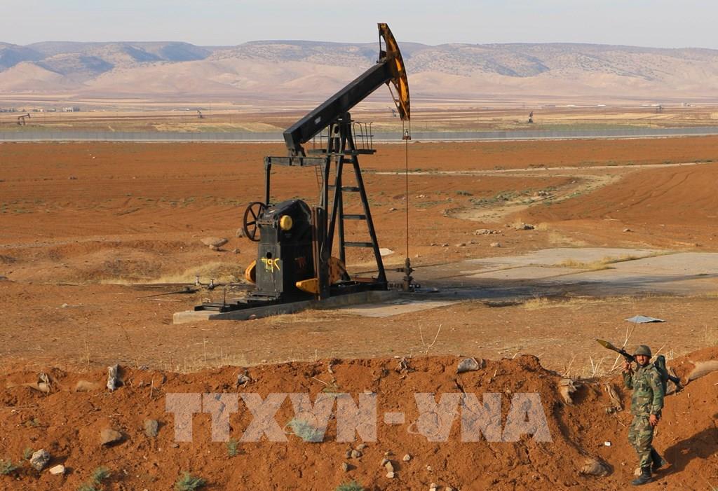 Giá dầu thô neo trên ngưỡng 100 USD/thùng trước rủi ro xung đột Mỹ - Iran