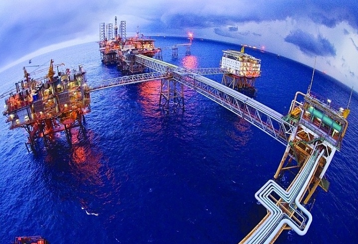 Giá dầu châu Á giảm xuống mức thấp nhất 2 tuần