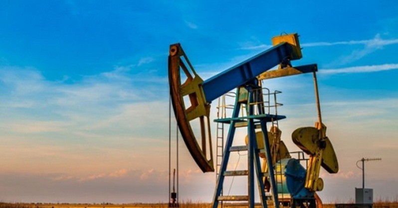 Giá dầu giảm khi nguồn cung từ Saudi Arabia tăng trở lại