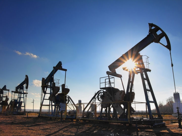 Giá dầu thế giới tăng mạnh trước khả năng thắt chặt nguồn cung từ OPEC+