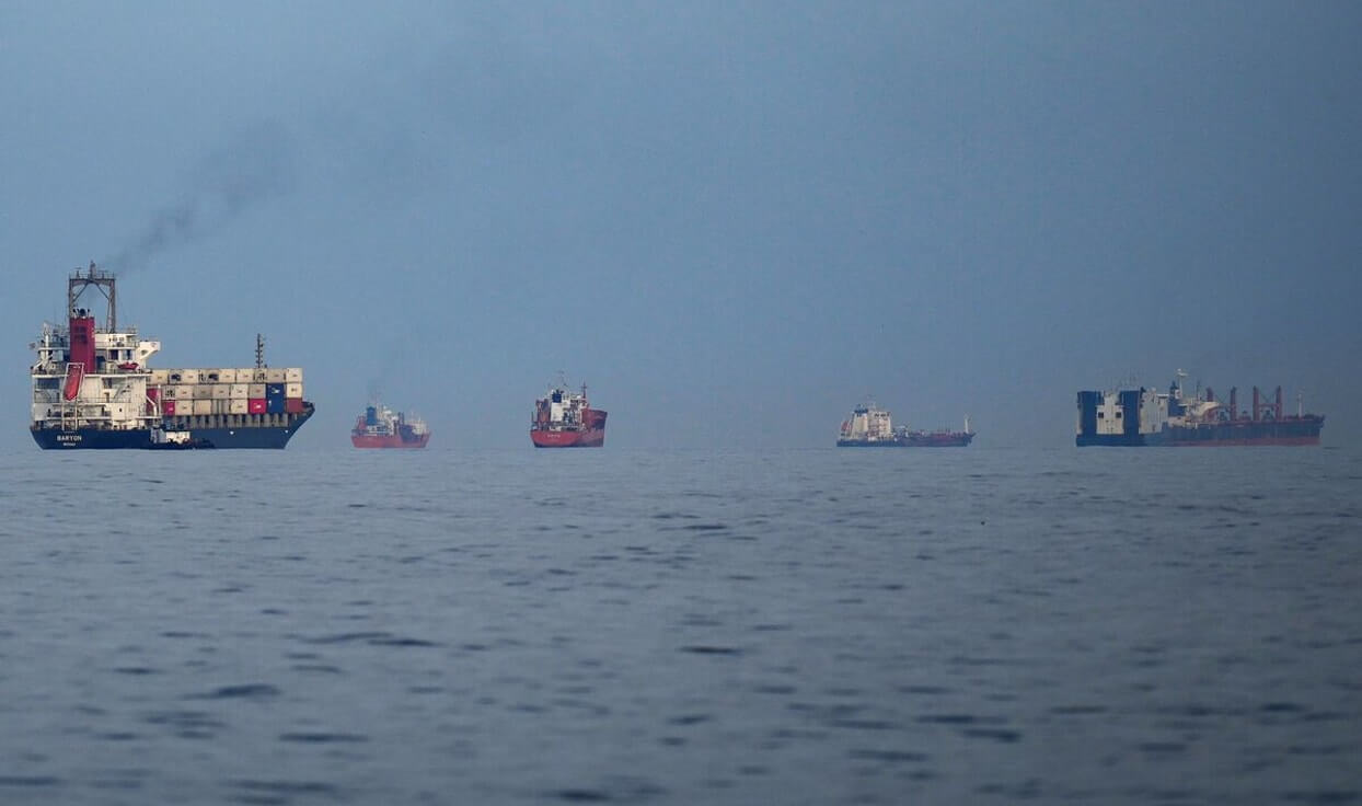 Eo biển Hormuz thêm căng thẳng sau vụ tấn công tàu dầu Ả Rập Xê-út