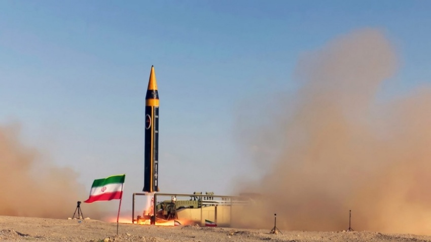 Iran tấn công căn cứ không quân Mỹ, Trung Đông lại 
