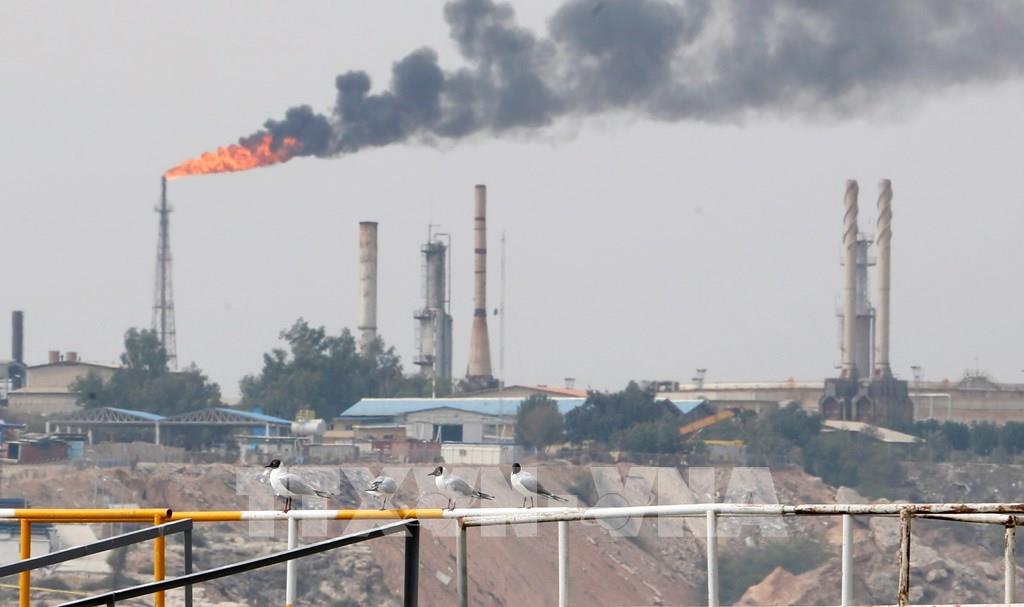 Giá dầu giảm trước triển vọng dư cung