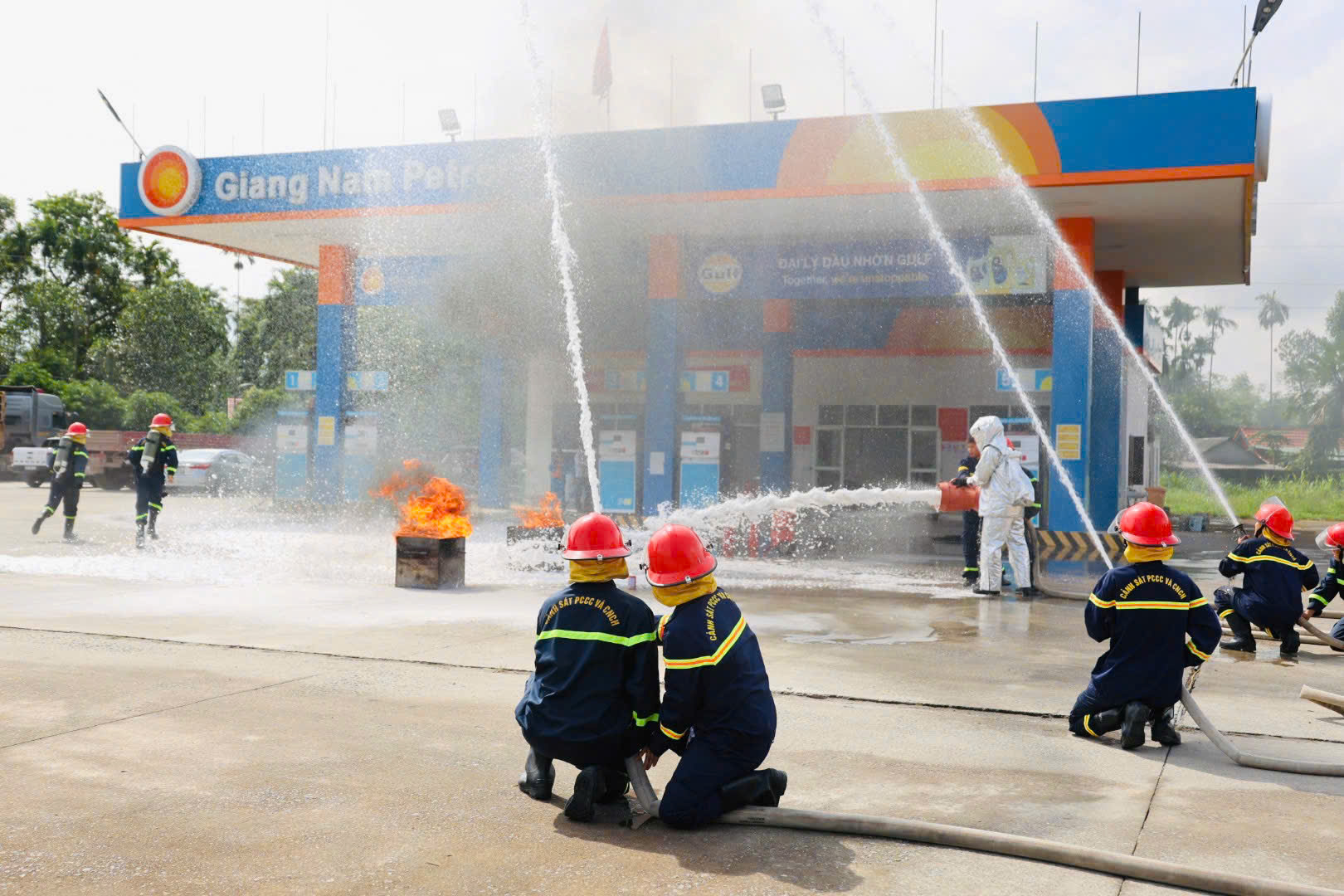 Diễn tập phòng cháy, chữa cháy tại cửa hàng xăng dầu